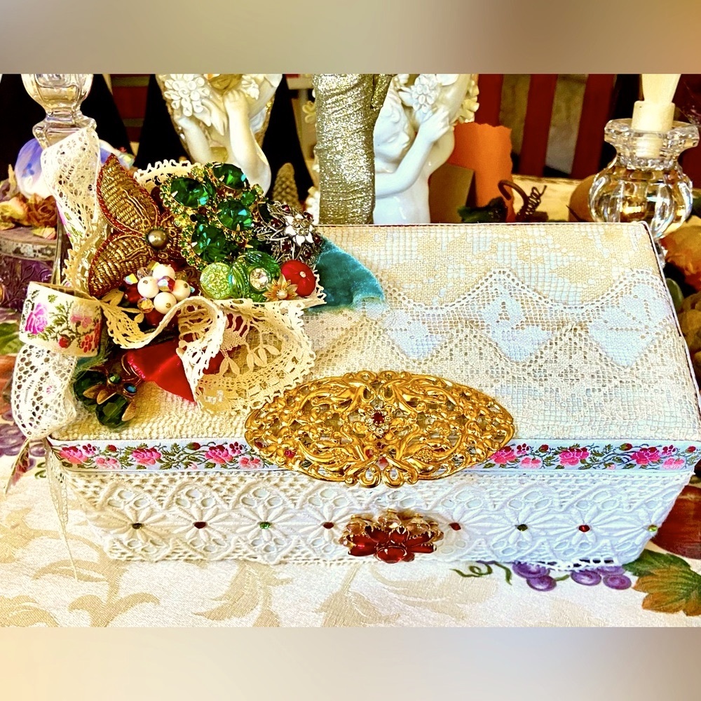 Christmas Lane Hope Chest Vintage Miniature, Vintage Lace, Jewel, Vestments, NEW